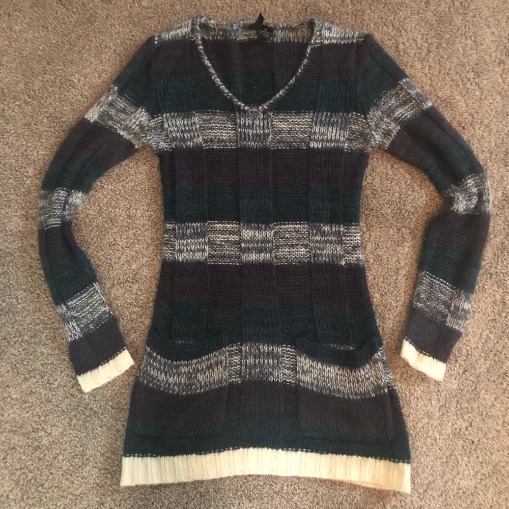 Women’s knit tunic, size medium